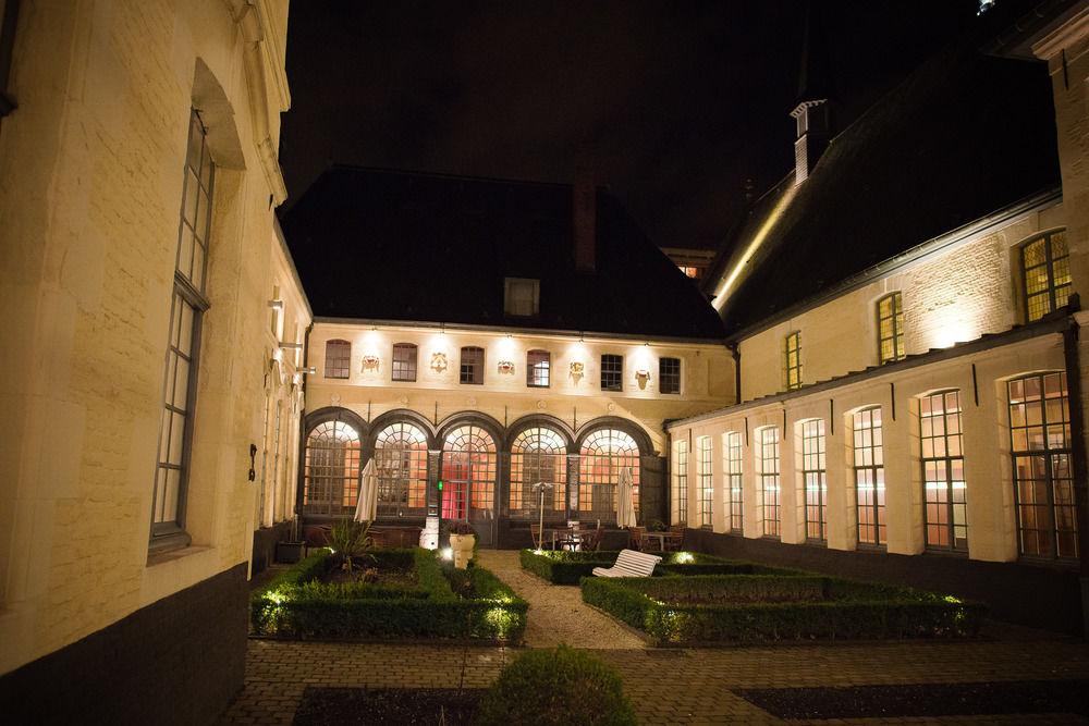 L'Hermitage Gantois, Autograph Collection Лилль Экстерьер фото The courtyard of the museum